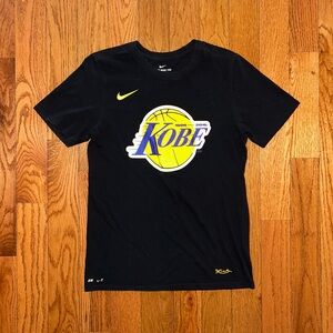 Kobe Bryant Los Angeles Lakers 1996-2016 Retirement Nike T-Shirt Size Small